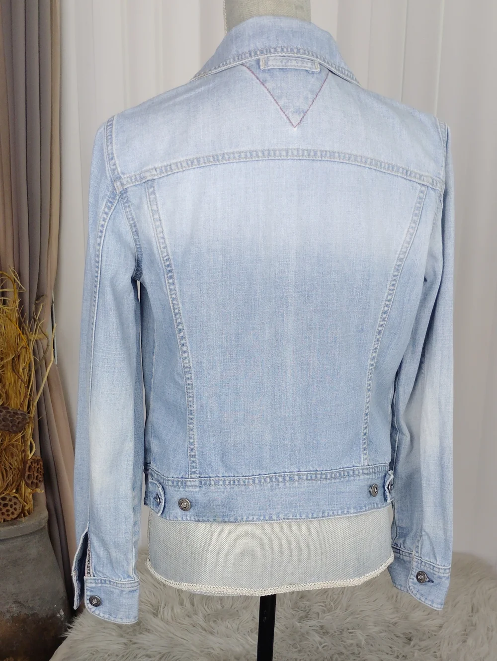 Tommy Hilfiger Women's Vintage Light Wash Denim Jacket.